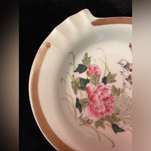 Vintage MCM Kutani Japan Porcelainware Ashtray with Wrens & Peonies - Picture 3 of 6